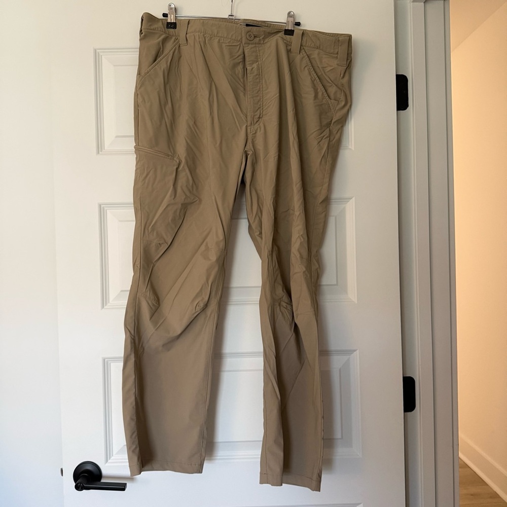 Orvis Men's Cargo Pants in Tan
